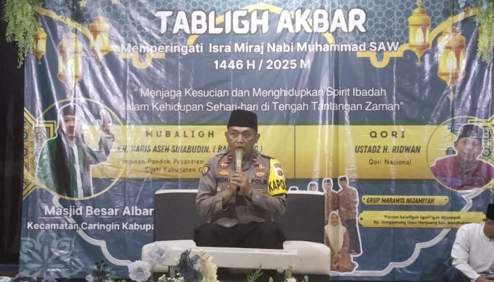 Kapolsek Caringin Beri Pembinaan Kamtibmas Pada Tabligh Akbar Peringatan Isra Mi’raj Nabi Muhammad SAW 1446 H