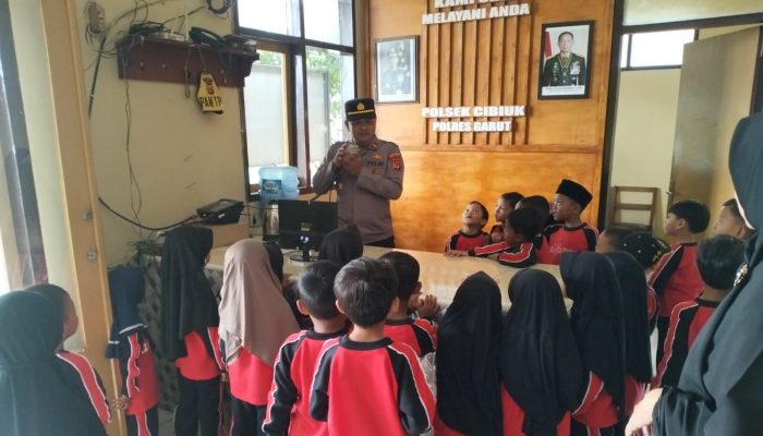 Polsek Cibiuk Terima Kunjungan dan Berikan Edukasi kepada Anak-anak TK IT Al Furqon