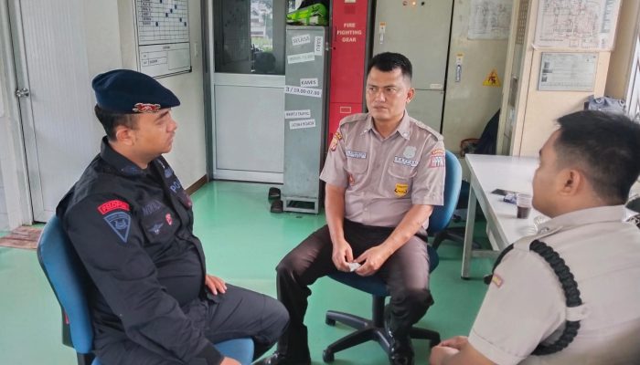 Arahan Harkamtibmas Anggota Kompi 3 Bataliyon C Pelopor Satbrimob Polda Jabar Kepada Security PT. HPPM Kabupaten Karawang 