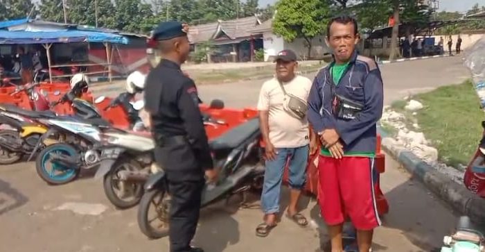 Patroli Harkamtibmas Anggota Kompi 3 Batalyon C Pelopor Satbrimobda Polda Jabar di Cikopo , Kabupaten Purwakarta