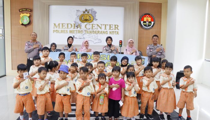 Satuan Lalu Lintas Polres Metro Tangerang Kota Memberikan Edukasi Kepada Anak Usia Dini