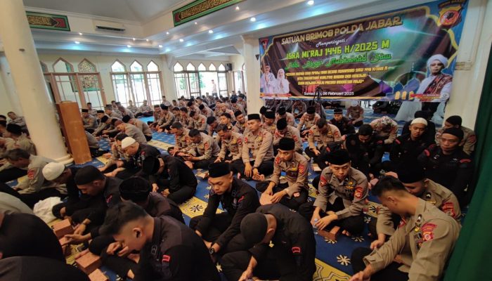 Satbrimob Polda Jabar Peringati Isra Mi’raj Nabi Muhammad 1446 H Di Masjid Al – Muhajirin