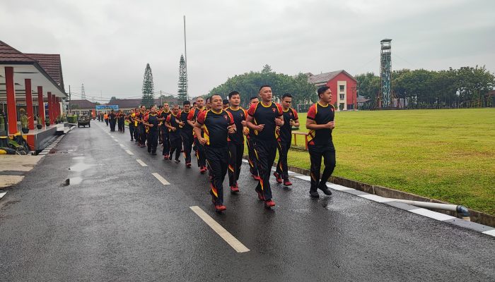 Jaga Kebugaran, Satbrimob Polda Jabar Laksanakan Lari Pagi dan Senam “Kaka Main Salah”