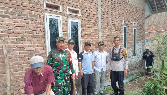 Sinergitas TNI-Polri Lakukan Kerja Bakti Bersama untuk Meningkatkan Kemanunggalan TNI-Polri dan Masyarakat