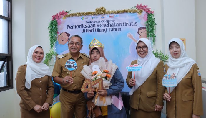 PJ. Wali kota Cimahi Meninjau Pelaksanaan Pemeriksaan Kesehatan Gratis 