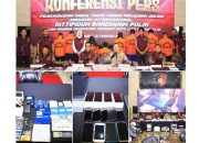 Jakarta, Penyidik Bareskrim Polri mengungkap tindak pidana perdagangan orang (TPPO) dan judi online. Jaringan ini terhubung dengan server di China, Filipina, Kamboja, Vietnam, dan Thailand.