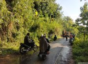 Polsek Pameungpeuk Monitoring Evakuasi Material Pasca Longsor