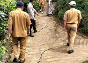 Polsek Malangbog Cek Pergeseran Tanah yang Terjadi di Desa Sekarwangi