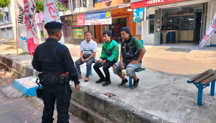 Brimob Sambangi  Kumpulan Warga dan di Berikan Himbauan Tentang Harkamtibmas 
