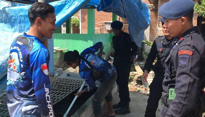 Brimob Jabar Melaksanakan Patroli Dialogis dan Kamtibmas di Wilayah Sekitar 