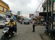 Personil Polsek Cikijing Gelar Pengaturan Lalin, Bantu Warga Saat Ngabuburit Menjelang Berbuka Puasa