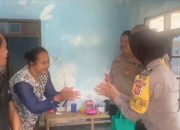 Secara Dor To Door Polsek Sukahaji Polres Majalengka Salurkan Bansos Di Bulan Suci Ramadhan Kepada Warga Kurang Mampu