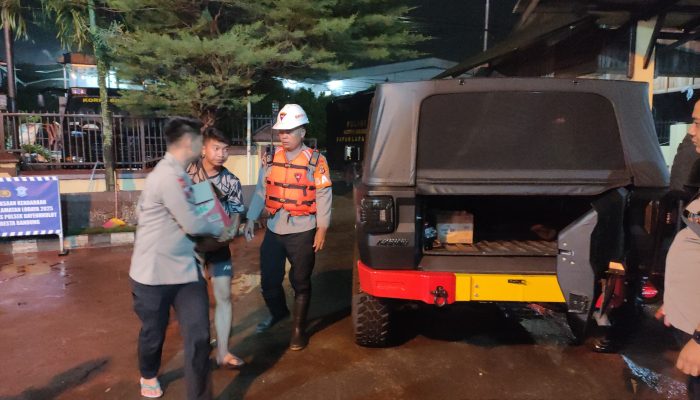 Brimob Hadirkan Dapur Lapangan Pada Saat Bencana Alam 