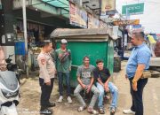 Jaga kondusifitas di Bulan Ramadhan, Personil Polsek Cikijing Berikan Imbauan Kepada Tukang Parkir di Pasar