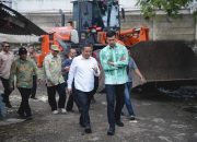 Wabup Bandung Bersihkan Sampah di Pasar Cileunyi, Pengelola Pasar Didesak Bertanggung Jawab