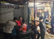 Aipda Ujang Sujana dan Bripda Anwar Sapa Masyarakat Saat Patroli Sahur