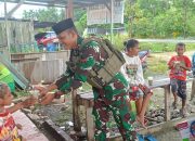 Berbagi Berkah di Bulan Suci Ramadhan, Satgas Yonif 131/BRS Bagikan Takjil di Distrik Muara Tami Papua