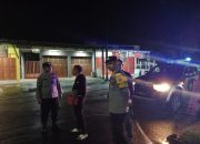 Jaga Ketertiban di Bulan Ramadhan, Personil Polsek Cikijing Laksanakan Patroli dan Menyambangi Pak Ogah