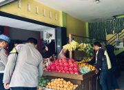 Patroli Polsek Cikijing Sambangi Pedagang Buah, Sampaikan Imbauan Kamtibmas