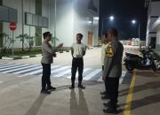 Bhabinkamtibmas Bripka Asep Suryana Laksanakan Silaturahmi dan Sambang ke Tokoh Masyarakat Blok Warnasari Desa Gandasari untuk Sosialisasikan Call Center 110