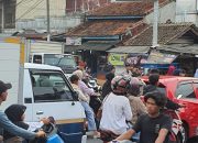Terjadi Kepadatan Arus Lalin, Kapospam Simpang Tiga Cikijing Beserta Anggota Laksanakan Pengaturan