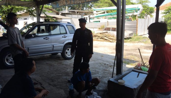 Anggota Brimob Cirebon Lakukan Patroli Harkamtibmas di Wilayah Sekitar 