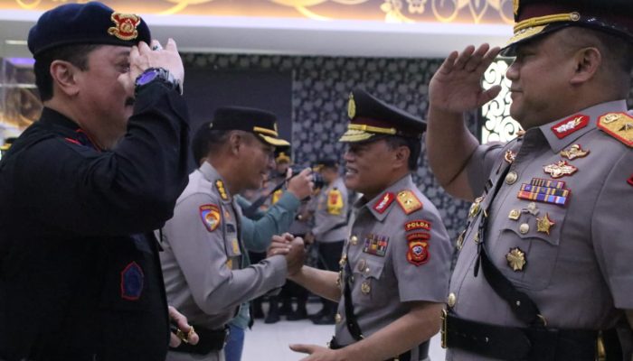 Dansat Brimob Polda Jabar Ikuti Upacara Sertijab Pejabat Utama dan Para Kapolres di Lingkungan Polda Jabar