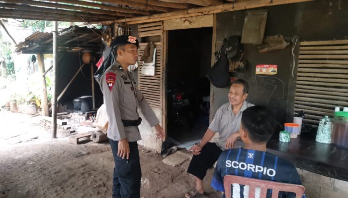 Brimob Kompi 3 Batalyon C Pelopor Sampaikan Arahan Kamtibmas kepada Warga Desa Cilodong, Purwakarta