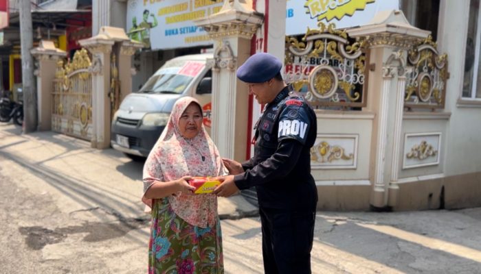 Satuan Brimob Polda Jawa Barat kembali menggelar kegiatan sosial bertajuk “Jumat Berkah”