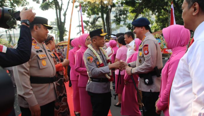Kapolda Jabar yang Baru Irjen Pol. Rudi Setiawan, Disambut Hangat di Mapolda Jabar