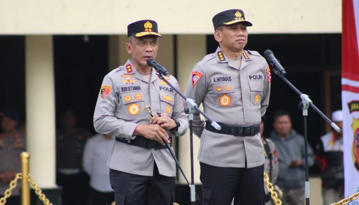Dansat Brimob Polda Jabar Hadiri Kegiatan Farewell & Welcome Parade Kapolda Jabar