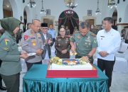Syukuran HUT Ke-79 Kodam III/Siliwangi, Kapolda Jabar Serahkan Tumpeng dan Tali Asih