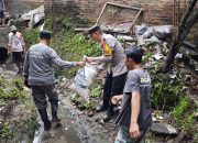 Sinergi Polri dan Warga, Polsek Kadipaten Mengikuti Aksi Bersih-Bersih Desa Liangjulang