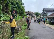 Kapolsek Banjaran AKP H. Endang Triastati Melaksanakan “GEBER JUMAT” Bersama Muspika dan Warga di Desa Sangiang