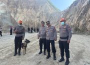 Polda Jabar Kerahkan K9 Bantu Pencarian Korban Longsor di Gunung Kuda, Cirebon
