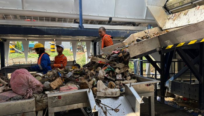 Memperingati Hari Lingkungan Hidup Sedunia, DLHK Kabupaten Tangerang Berkontribusi Kelola Sampah Sungai Di Tanjung Burung