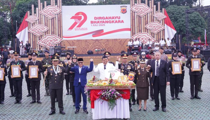 Polda Jabar Gelar Syukuran Hari Bhayangkara ke-79, Puluhan Anggota Berprestasi Raih Penghargaan