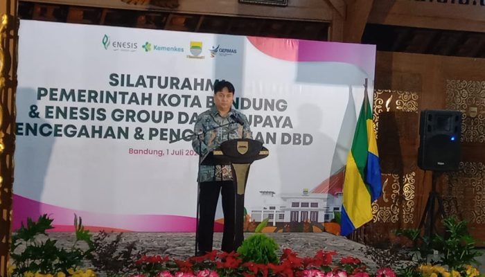 Pencegahan dan pengendalian penyakit demam berdarah ( DBD ) di hadiri para camat dan lurah sekota bandung
