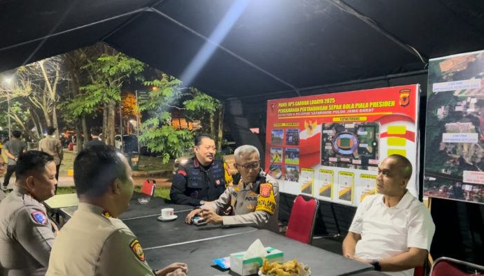 Brimob Polda Jabar Amankan Final Sepakbola Piala Presiden 2025 di Stadion Si Jalak Harupat