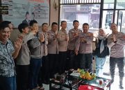 Momen Haru, Kapolsek Cikijing Mendapat Kejutan Ulang Tahun Dari Anggotanya