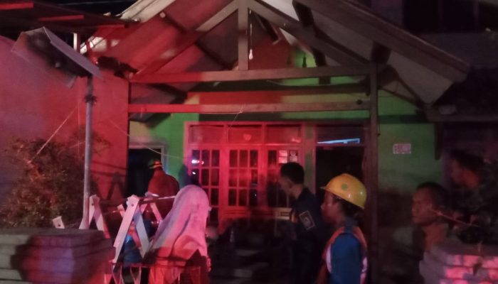 Respon Cepat! Polisi di Majalengka Bersama Instansi Terkait Sigap Tangani Kebakaran Rumah di Kelurahan Cijati