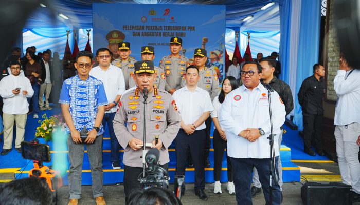 Kapolri: Ribuan Buruh Dapat Tempat Kerja Baru dan Jadi Pegawai Tetap
