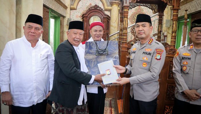 Sambangi Masjid Agung Al-Ijtihad, Kapolres Metro Tangerang Kota Dekatkan Polisi dengan Umat