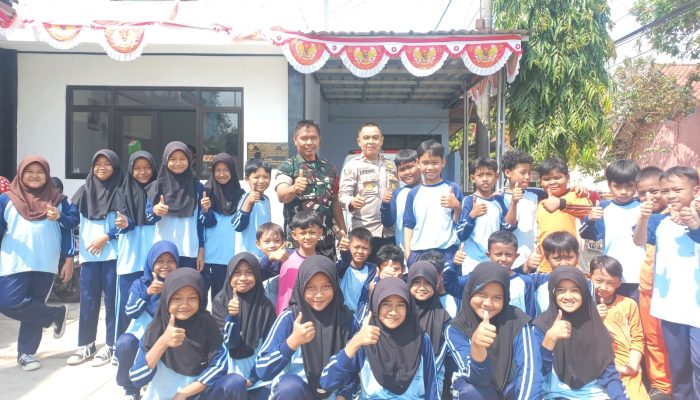 Polsek Kasokandel Bangun Kedekatan Lewat Program Polisi Sahabat Anak di SDN Gunungsari