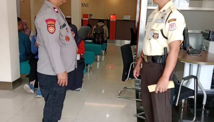 Intensifkan Patroli Perbankan, Personil Polsek Cikijing Beri Imbauan Kepada Security
