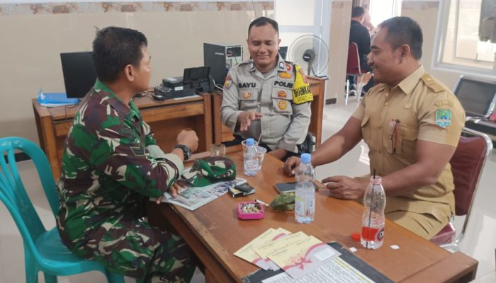 Jalin Silaturahmi dan Sinergi dengan Warga, Bhabinkamtibmas Brigadir Bayu Sambangi Warga Desa Cikeusik