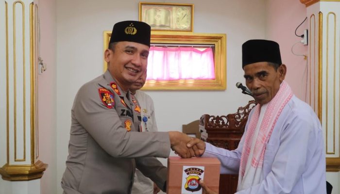 Kapolres Lebak Sholat Jum’at Keliling di Masjid Jami’ Baitul Muttaqin Cileles