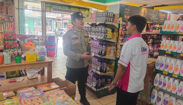 Jaga Kondusifitas, Polsek Kadipaten Sambangi Pusat Perbelanjaan