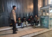 Bhabinkamtibmas Polsek Cikijing Sambangi Para Pemuda, Imbau Agar Tidak Nongkrong Sampai Larut Malam