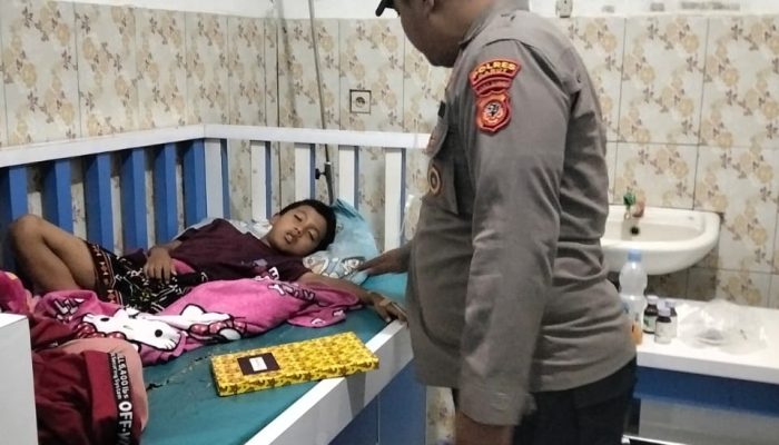 Polsek Pakenjeng Evakuasi Korban Keracunan Makanan di Desa Wangunjaya